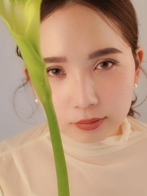 女性モデル画像